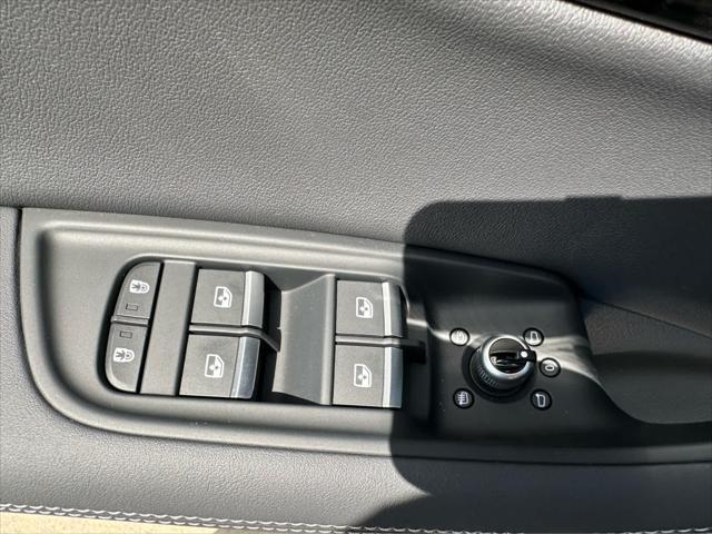 new 2025 Audi Q7 car, priced at $76,645
