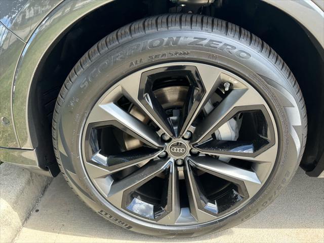 new 2025 Audi Q7 car, priced at $76,645
