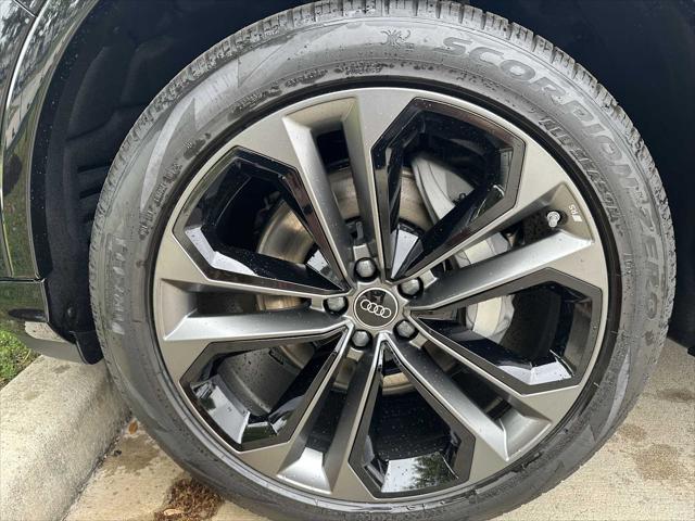 new 2025 Audi Q7 car, priced at $78,740