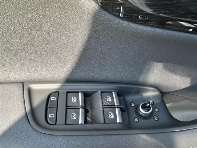 new 2025 Audi Q7 car, priced at $78,830