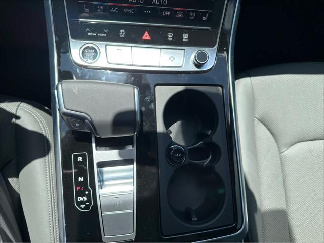 new 2025 Audi Q7 car, priced at $77,080