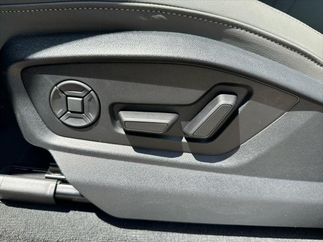 new 2025 Audi Q7 car, priced at $77,080