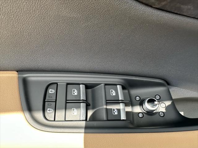 new 2025 Audi Q7 car, priced at $76,700