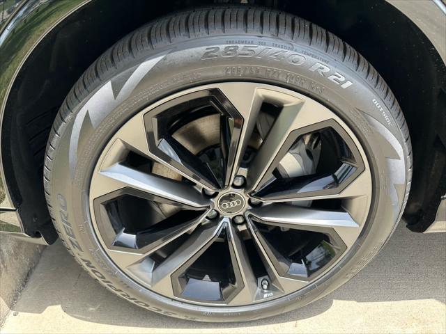 new 2025 Audi Q7 car, priced at $76,700
