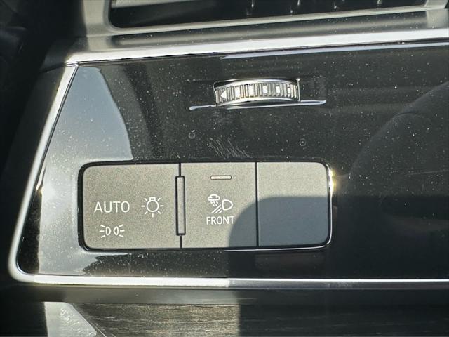 new 2025 Audi Q7 car, priced at $76,060