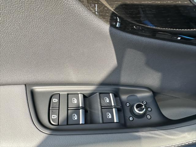 new 2025 Audi Q7 car, priced at $76,060