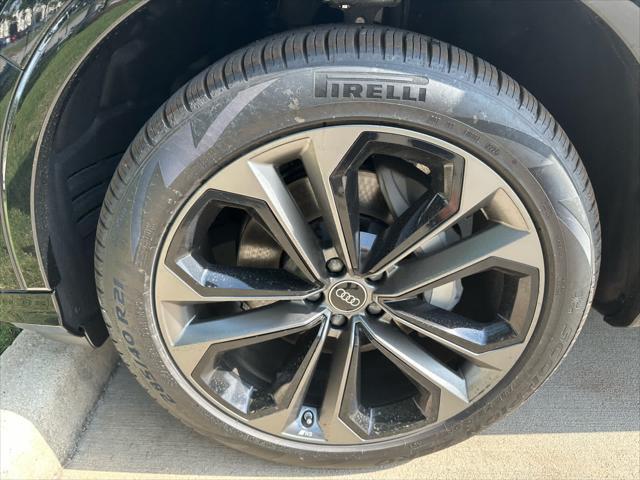 new 2025 Audi Q7 car, priced at $76,060