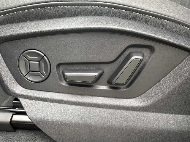 new 2025 Audi Q7 car, priced at $77,090