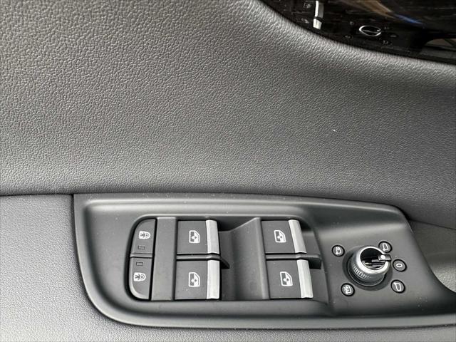 new 2025 Audi Q7 car, priced at $77,090
