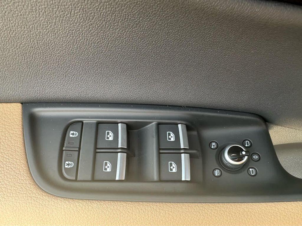 new 2026 Audi Q7 car, priced at $66,550