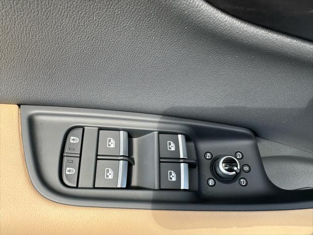 new 2025 Audi Q7 car, priced at $77,080