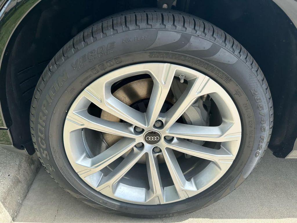 new 2025 Audi Q7 car, priced at $70,770