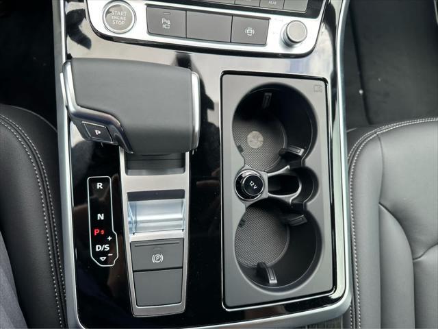 new 2025 Audi Q7 car, priced at $70,770