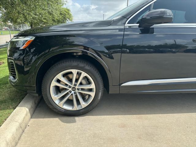 new 2025 Audi Q7 car, priced at $70,770