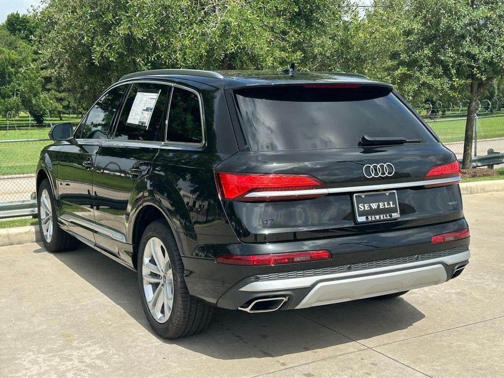 new 2025 Audi Q7 car, priced at $70,770