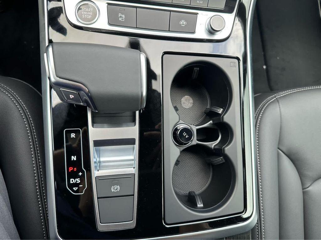 new 2025 Audi Q7 car, priced at $70,770