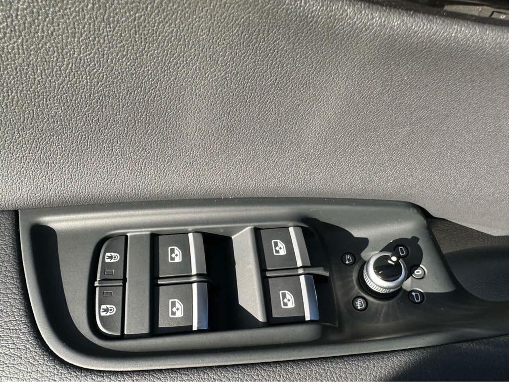 new 2026 Audi Q7 car, priced at $67,145