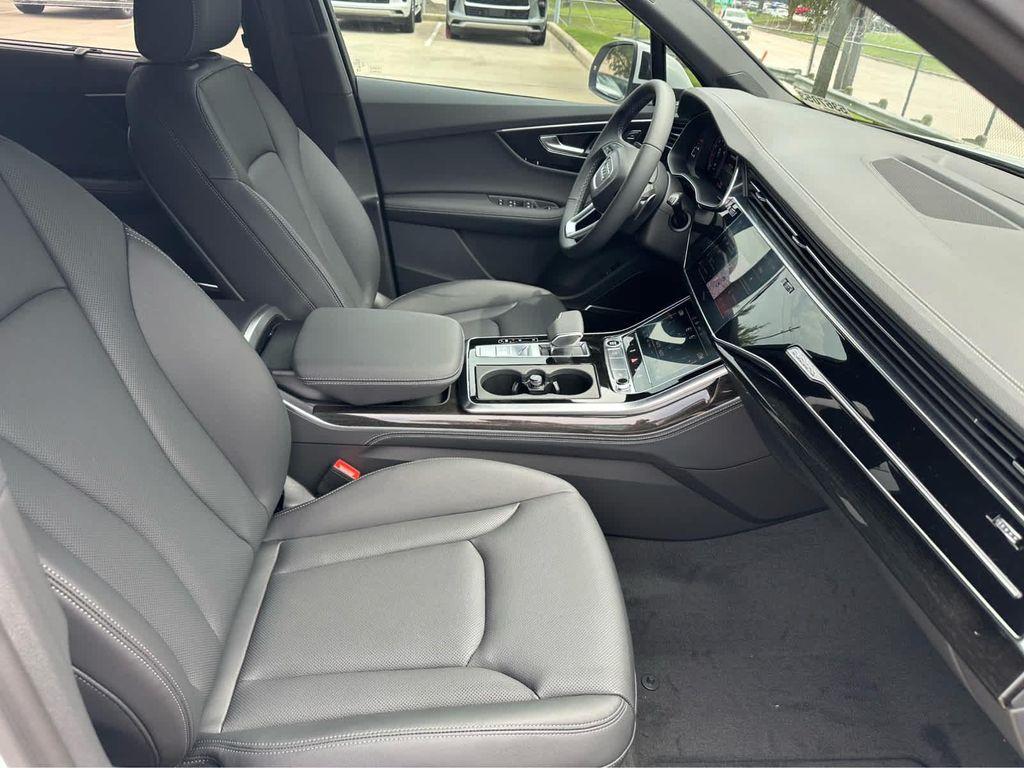 new 2025 Audi Q7 car, priced at $76,350
