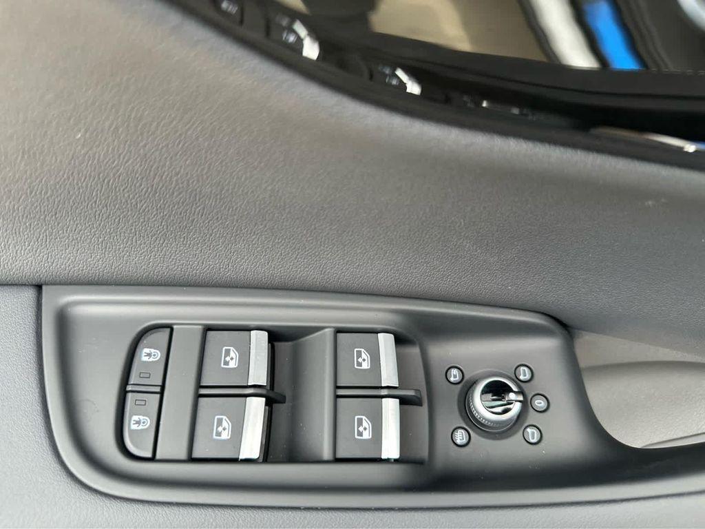 new 2025 Audi Q7 car, priced at $76,350