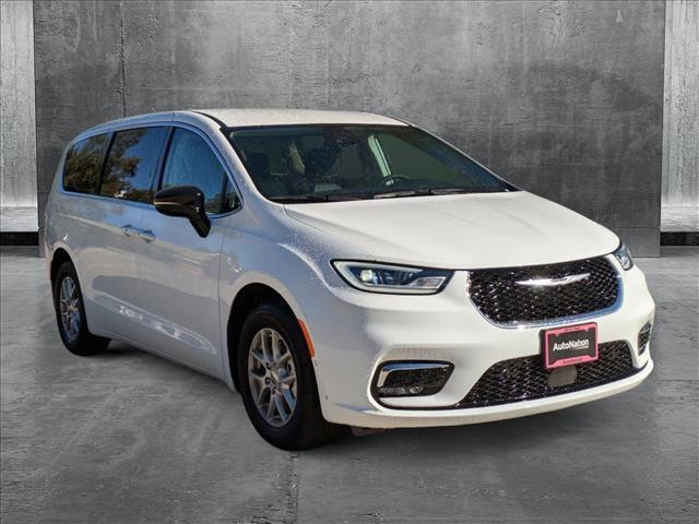 new 2024 Chrysler Pacifica car, priced at $40,695