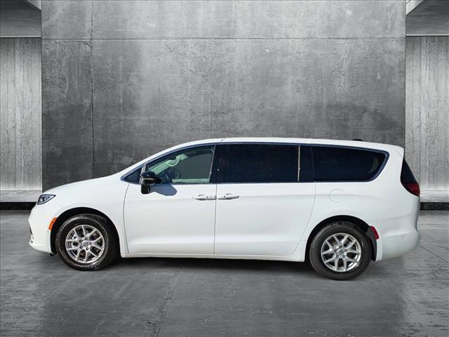 new 2024 Chrysler Pacifica car, priced at $40,695