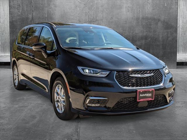 new 2024 Chrysler Pacifica car, priced at $40,695