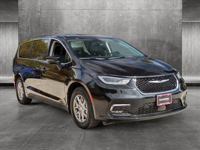 new 2024 Chrysler Pacifica car, priced at $40,695