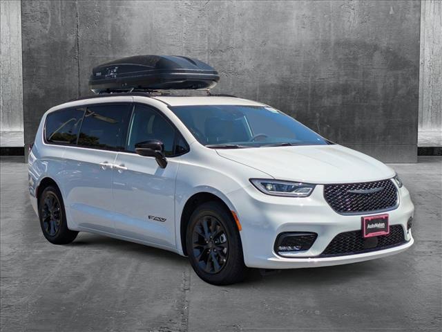 new 2025 Chrysler Pacifica car, priced at $46,370