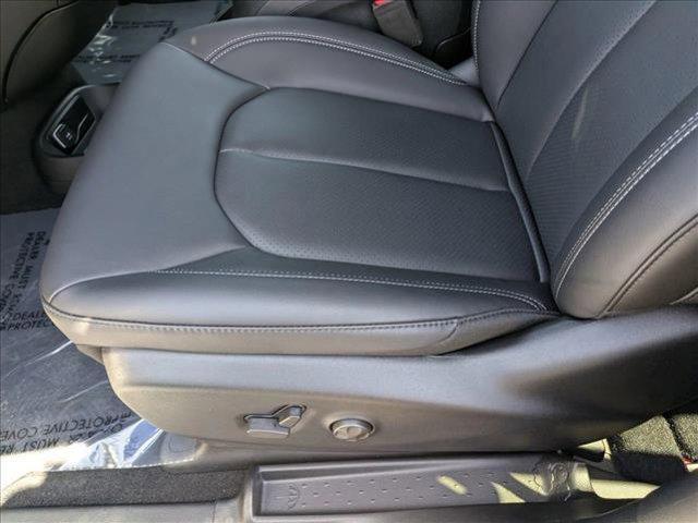 new 2025 Chrysler Pacifica car, priced at $46,370