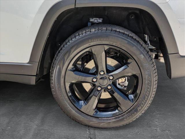 new 2025 Jeep Grand Cherokee car, priced at $52,140
