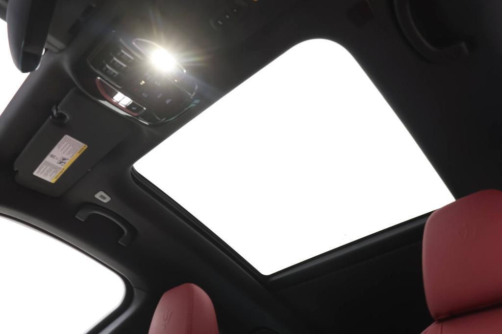 new 2025 Maserati Grecale Folgore car, priced at $82,395