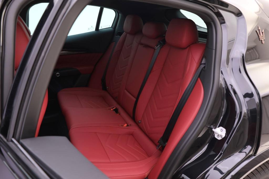 new 2025 Maserati Grecale Folgore car, priced at $82,395