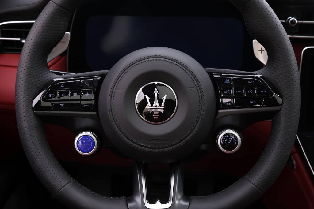 new 2025 Maserati Grecale Folgore car, priced at $82,395