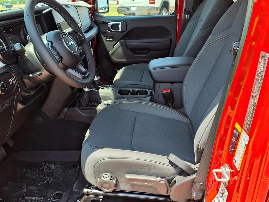 new 2025 Jeep Wrangler car, priced at $47,250
