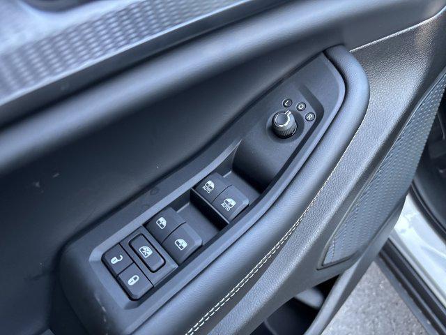 new 2025 Jeep Grand Cherokee car, priced at $40,670