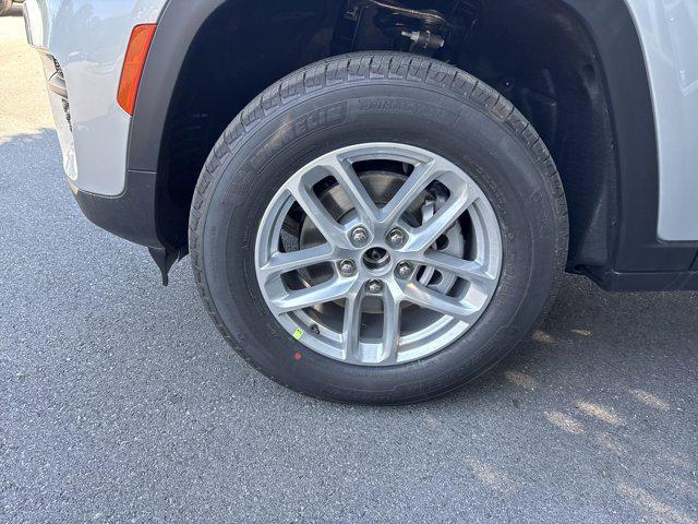 new 2025 Jeep Grand Cherokee car, priced at $40,670