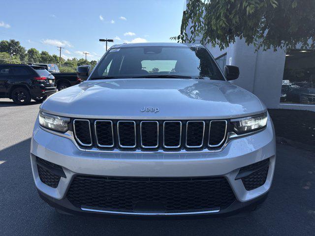 new 2025 Jeep Grand Cherokee car, priced at $40,670