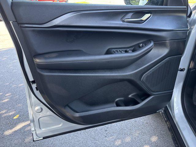 new 2025 Jeep Grand Cherokee car, priced at $40,670