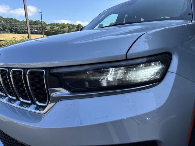 new 2025 Jeep Grand Cherokee car, priced at $40,670