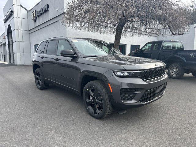 new 2025 Jeep Grand Cherokee car, priced at $43,675