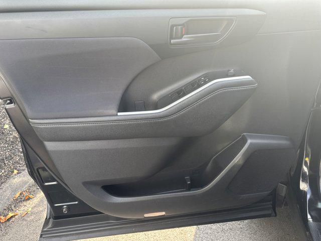 used 2022 Toyota Highlander car, priced at $31,000