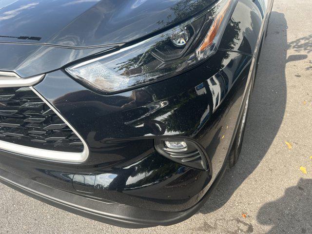 used 2022 Toyota Highlander car, priced at $31,000