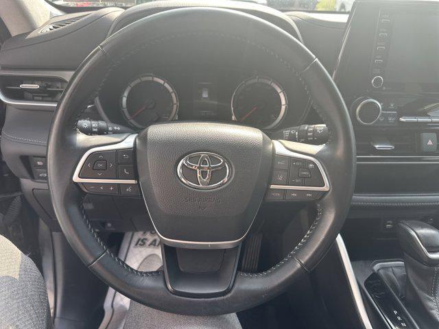 used 2022 Toyota Highlander car, priced at $31,000