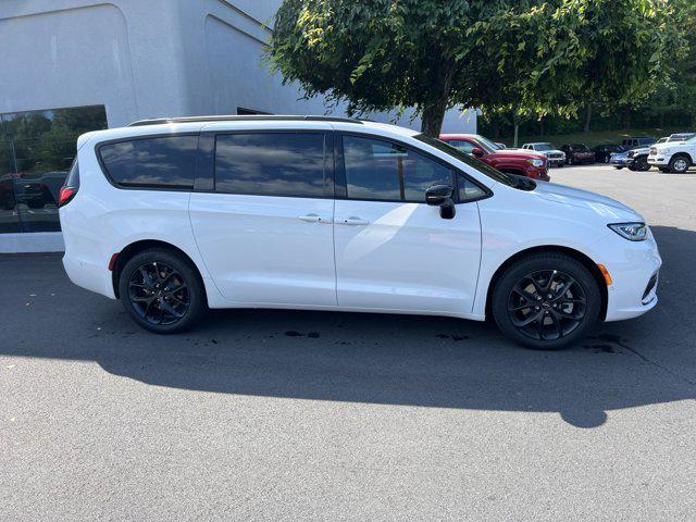 new 2024 Chrysler Pacifica car, priced at $42,890