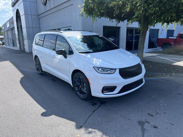 new 2024 Chrysler Pacifica car, priced at $42,890