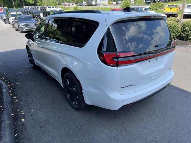 new 2024 Chrysler Pacifica car, priced at $42,890