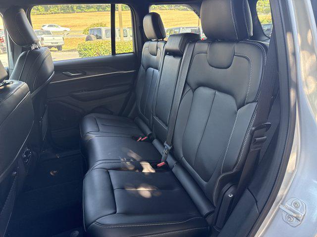 new 2025 Jeep Grand Cherokee car, priced at $43,990