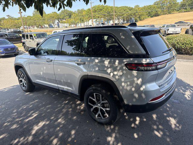 new 2025 Jeep Grand Cherokee car, priced at $43,990
