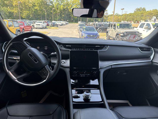 new 2025 Jeep Grand Cherokee car, priced at $43,990