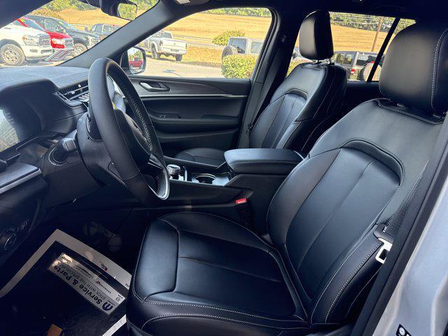 new 2025 Jeep Grand Cherokee car, priced at $43,990